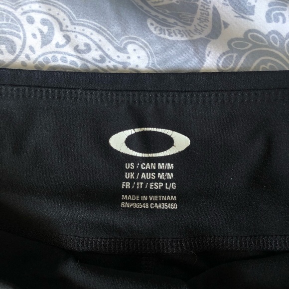 Oakley Capri leggings with Contrast Gray Trim - Picture 3 of 4
